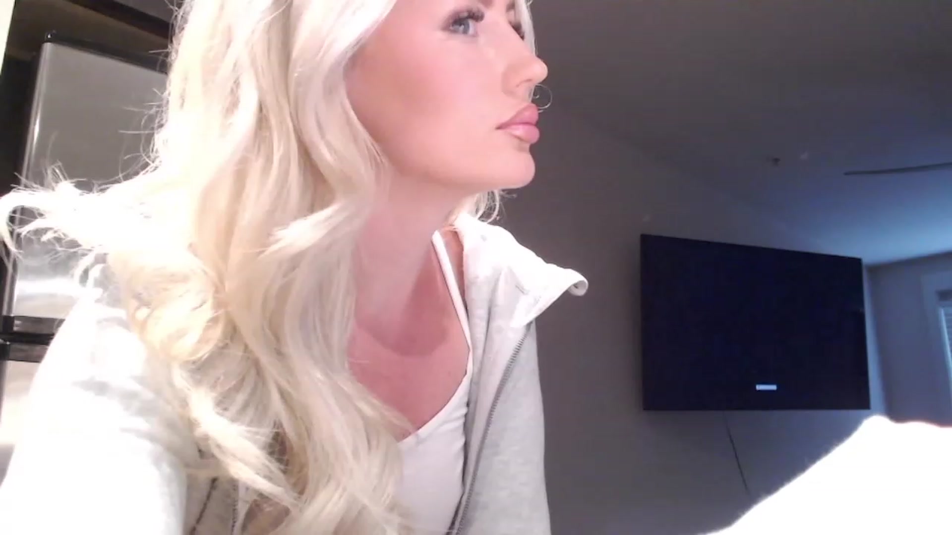 Officialelsa video thumbnail