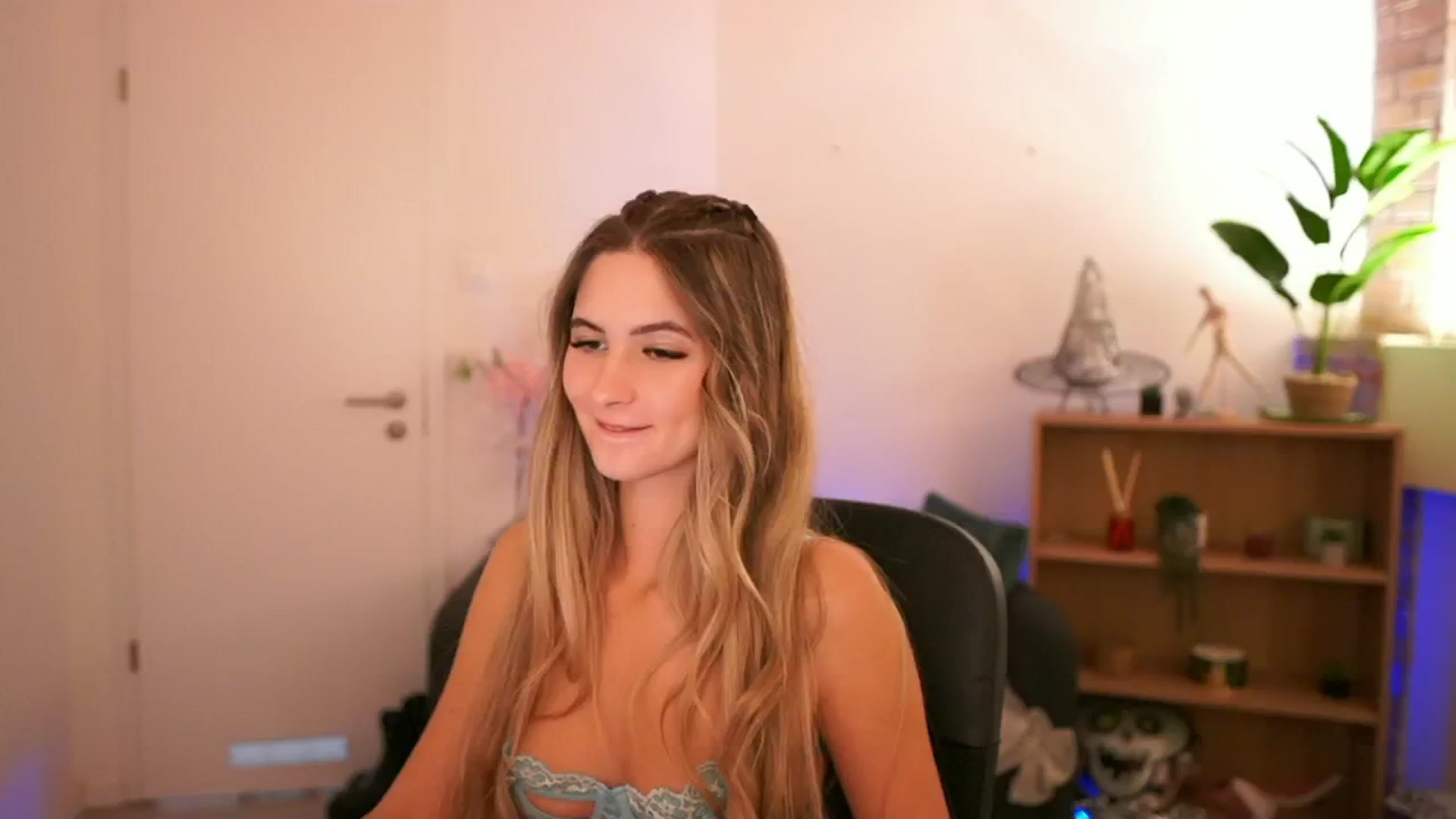 CuteGirl_18 video thumbnail