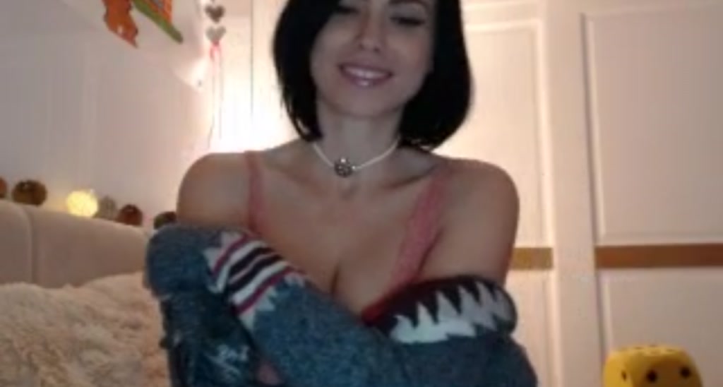 Ami_White video thumbnail