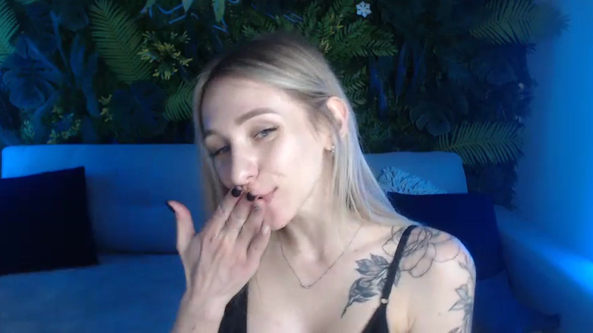 Horny_Blond video thumbnail