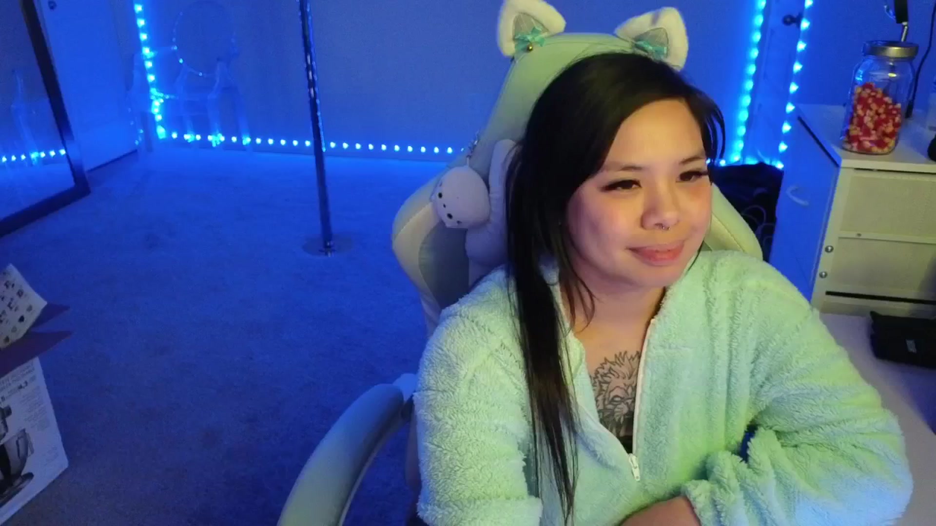 dolllface video thumbnail