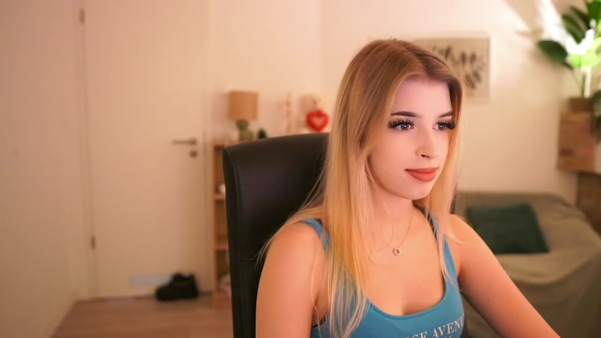 Peachyliana video thumbnail