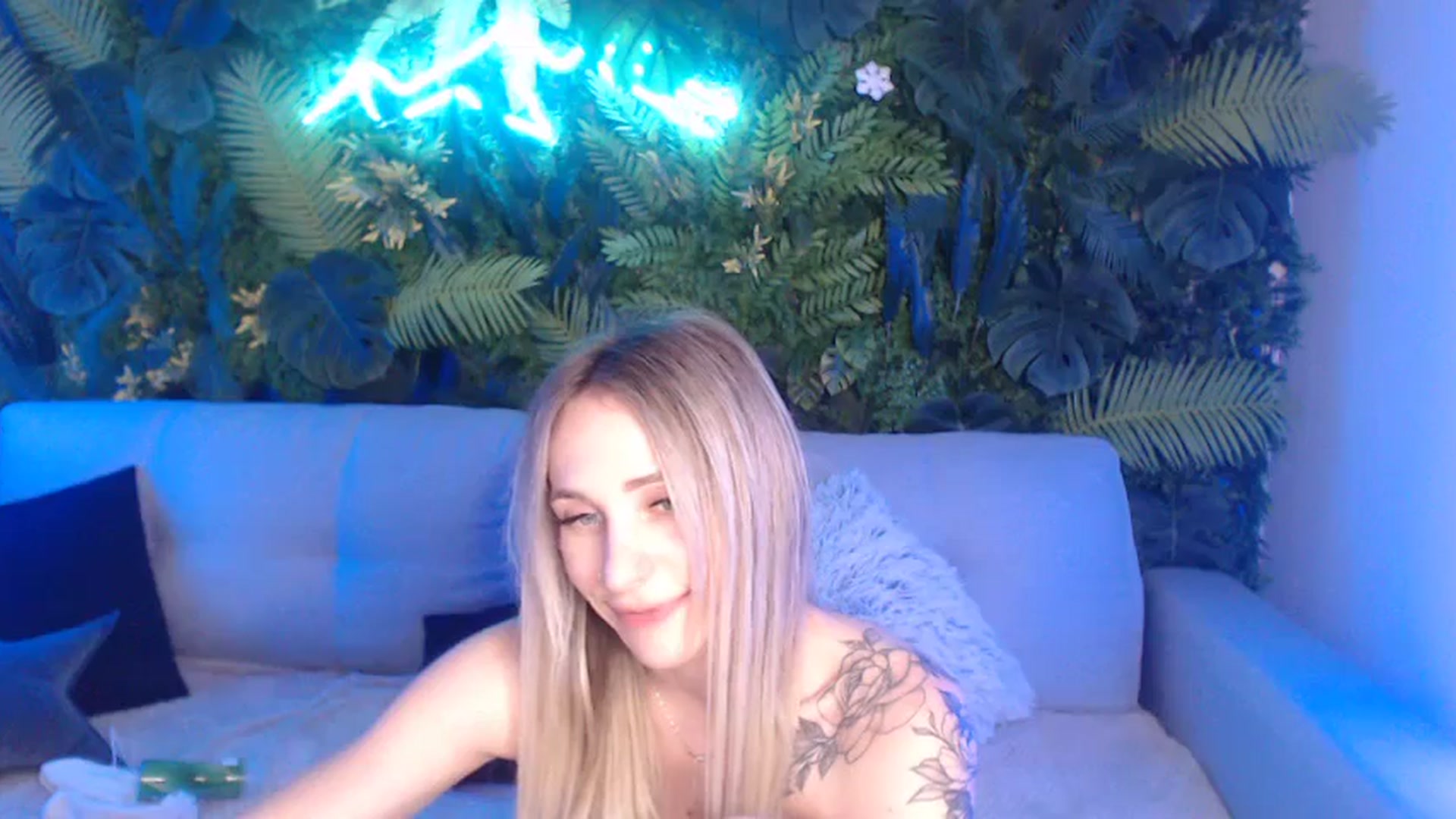 Horny_Blond video thumbnail