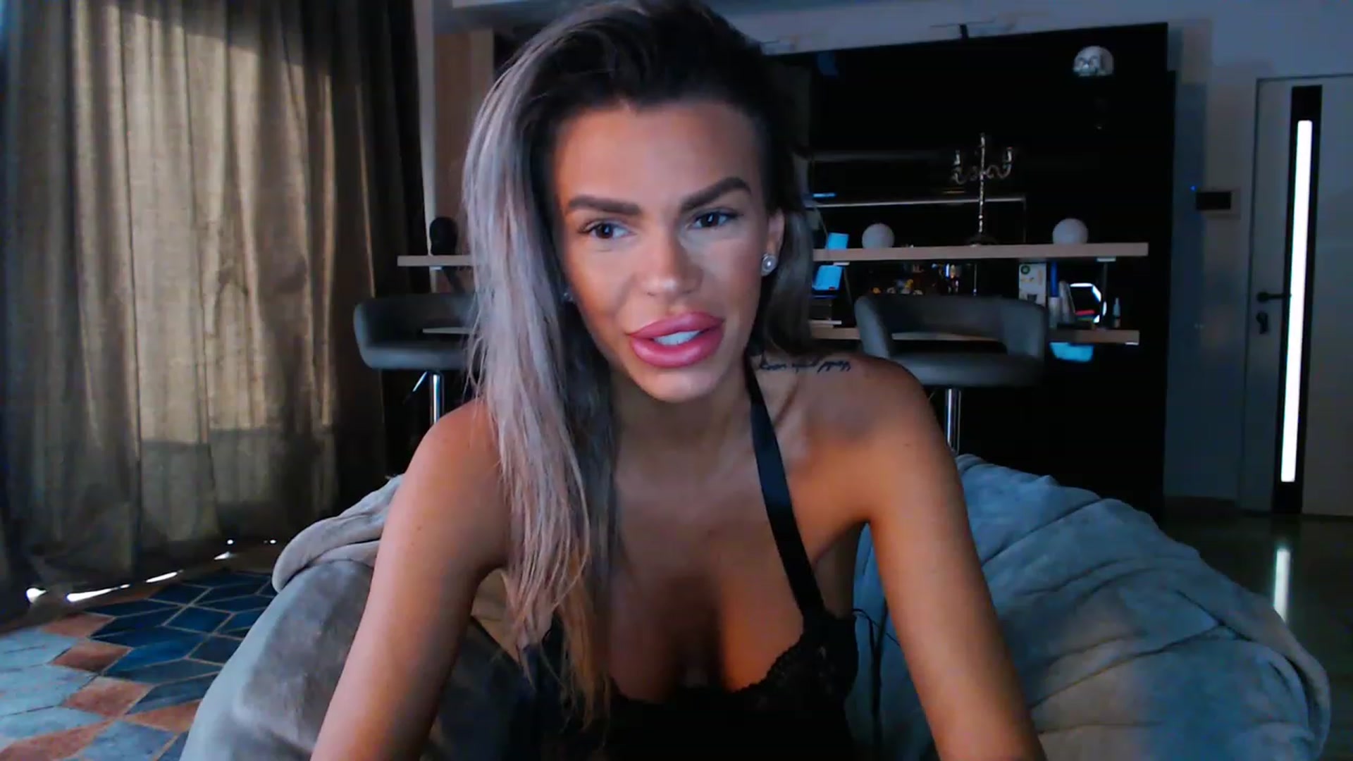 D_y_y video thumbnail