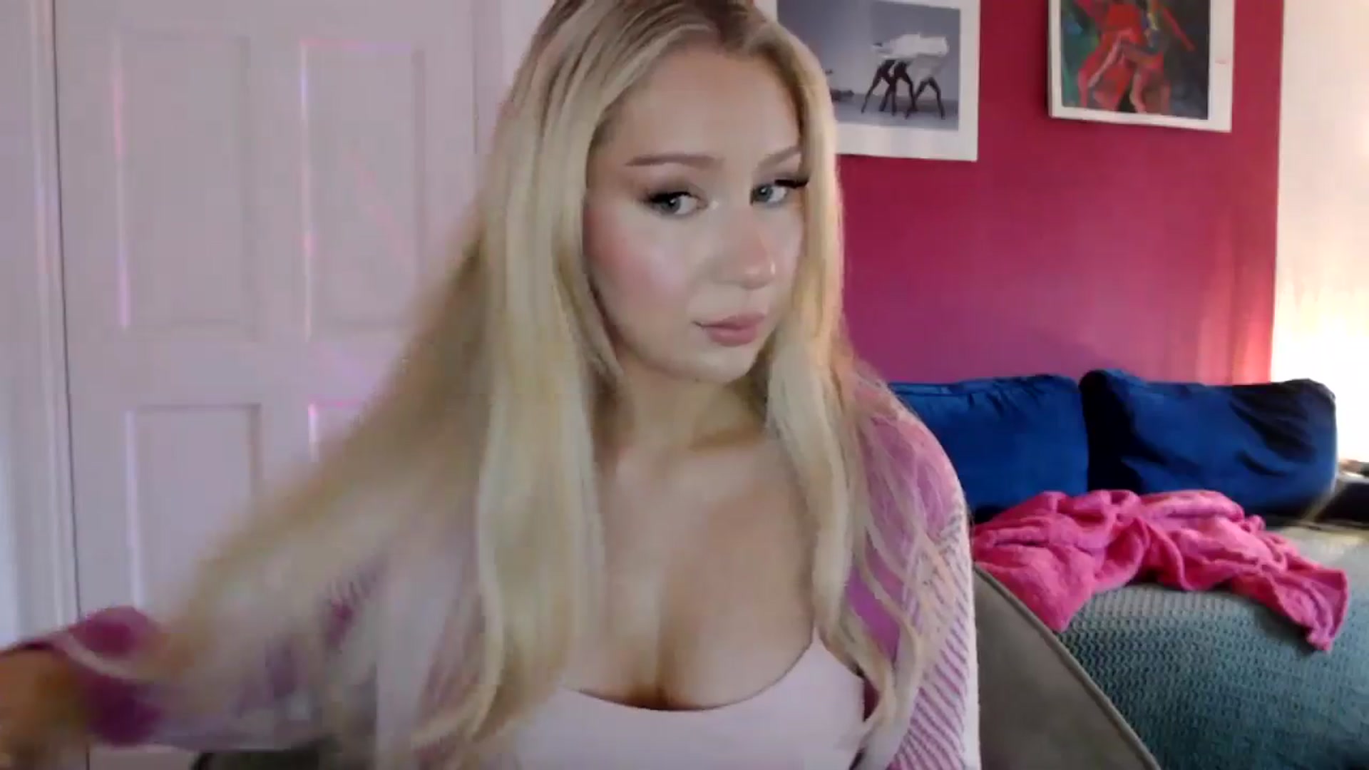 PetiteAvax video thumbnail