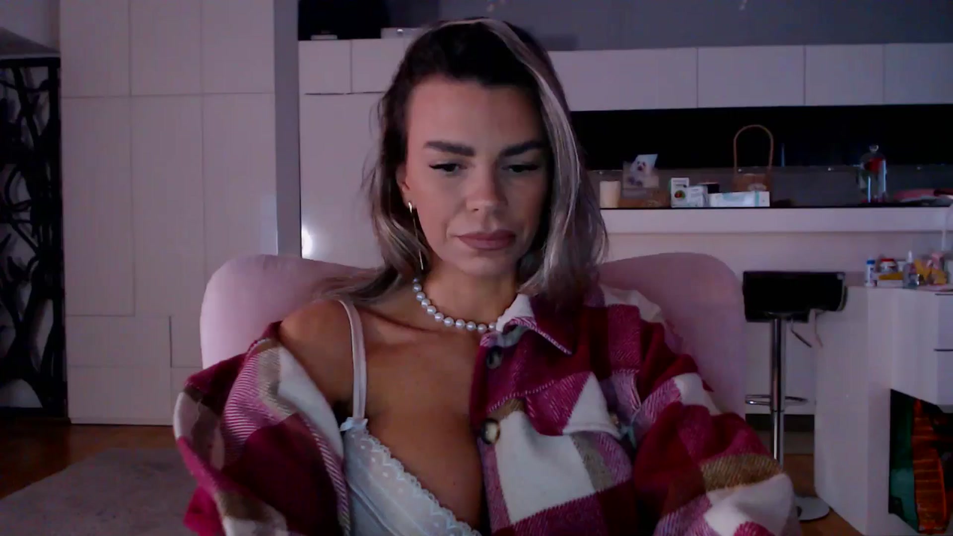 D_y_y video thumbnail