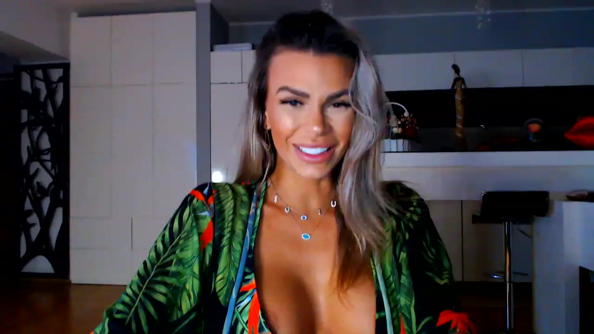D_y_y video thumbnail