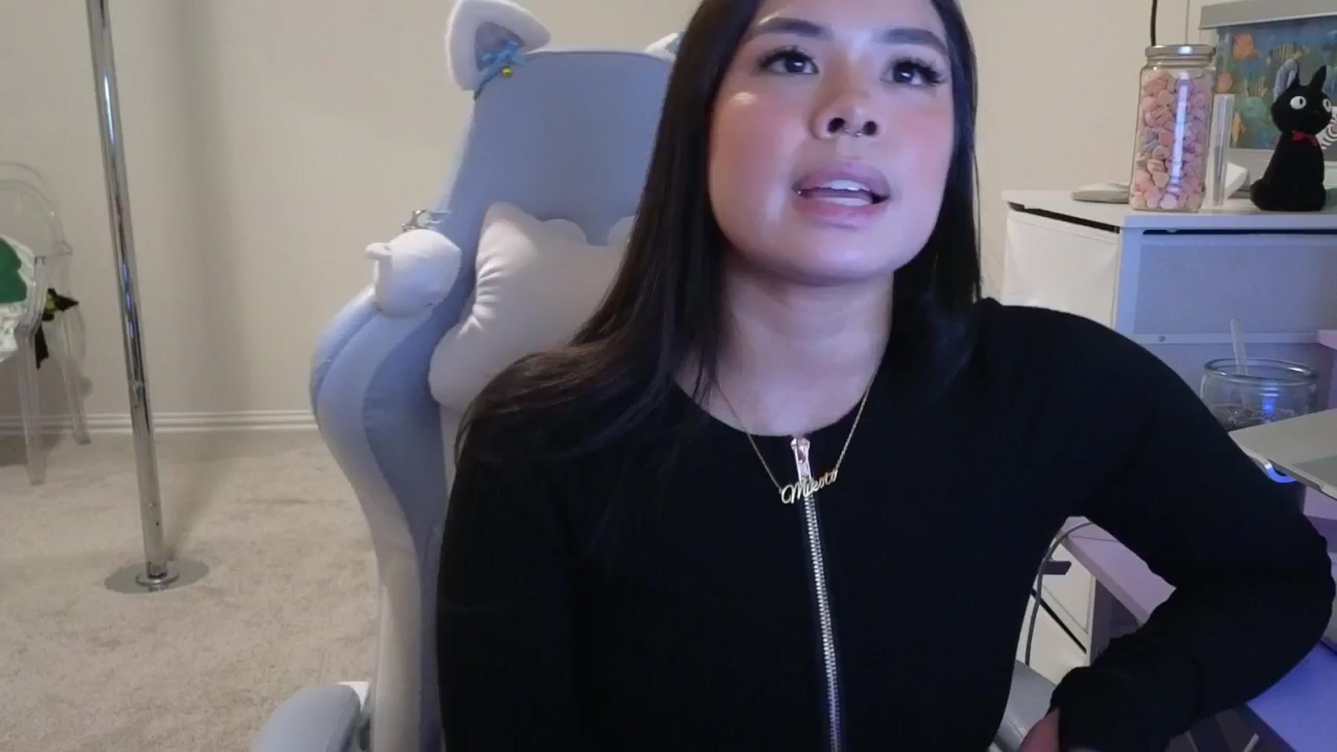 dolllface video thumbnail
