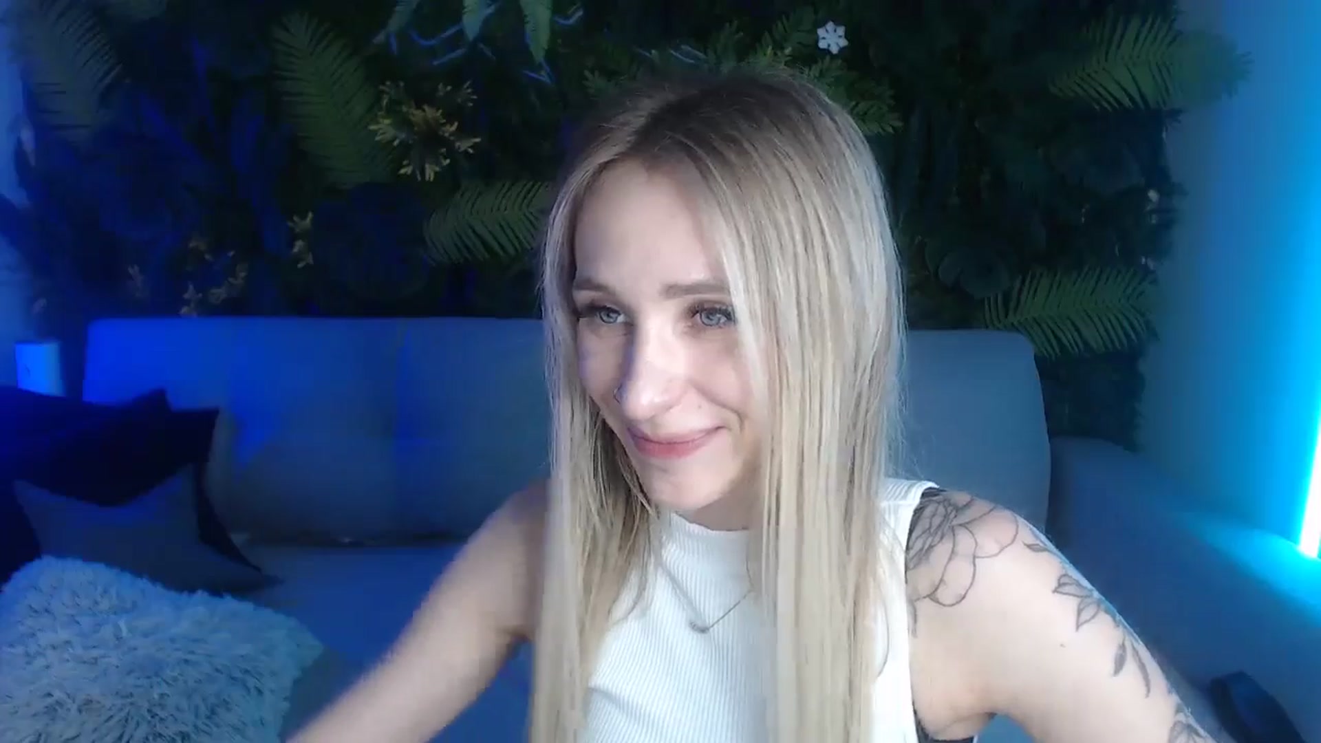 Horny_Blond video thumbnail