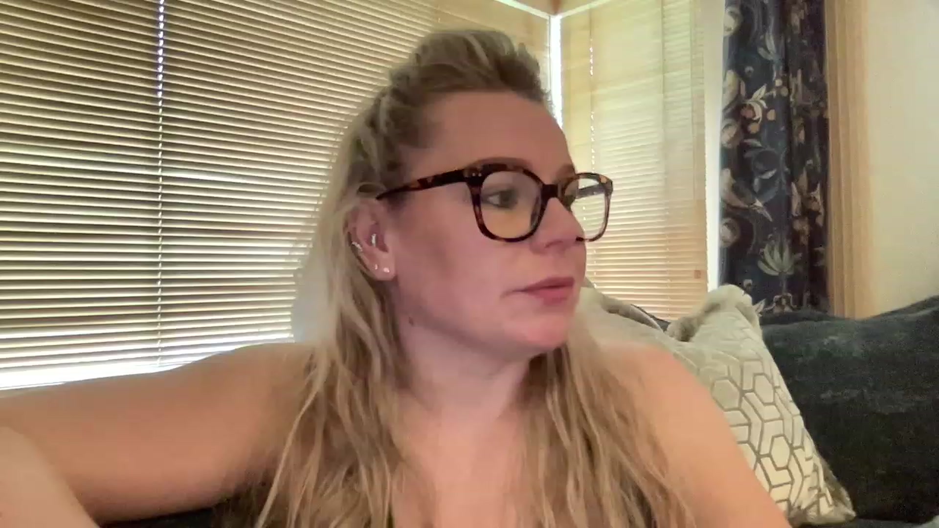 LaraLaughs video thumbnail