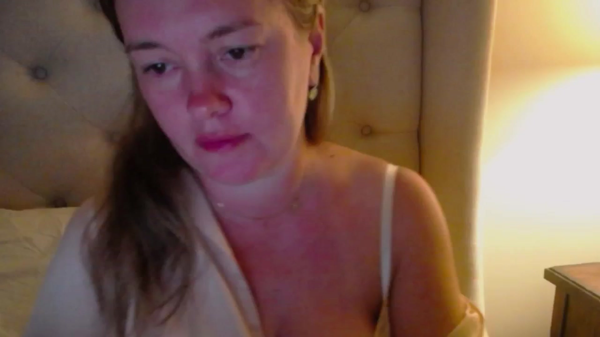 J0llye video thumbnail
