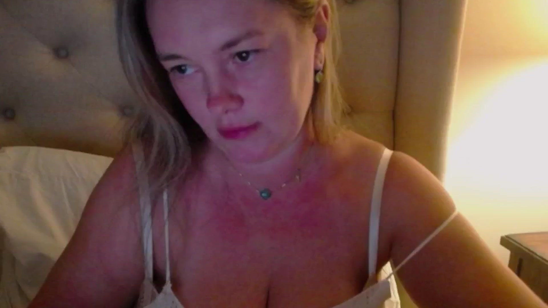 J0llye video thumbnail