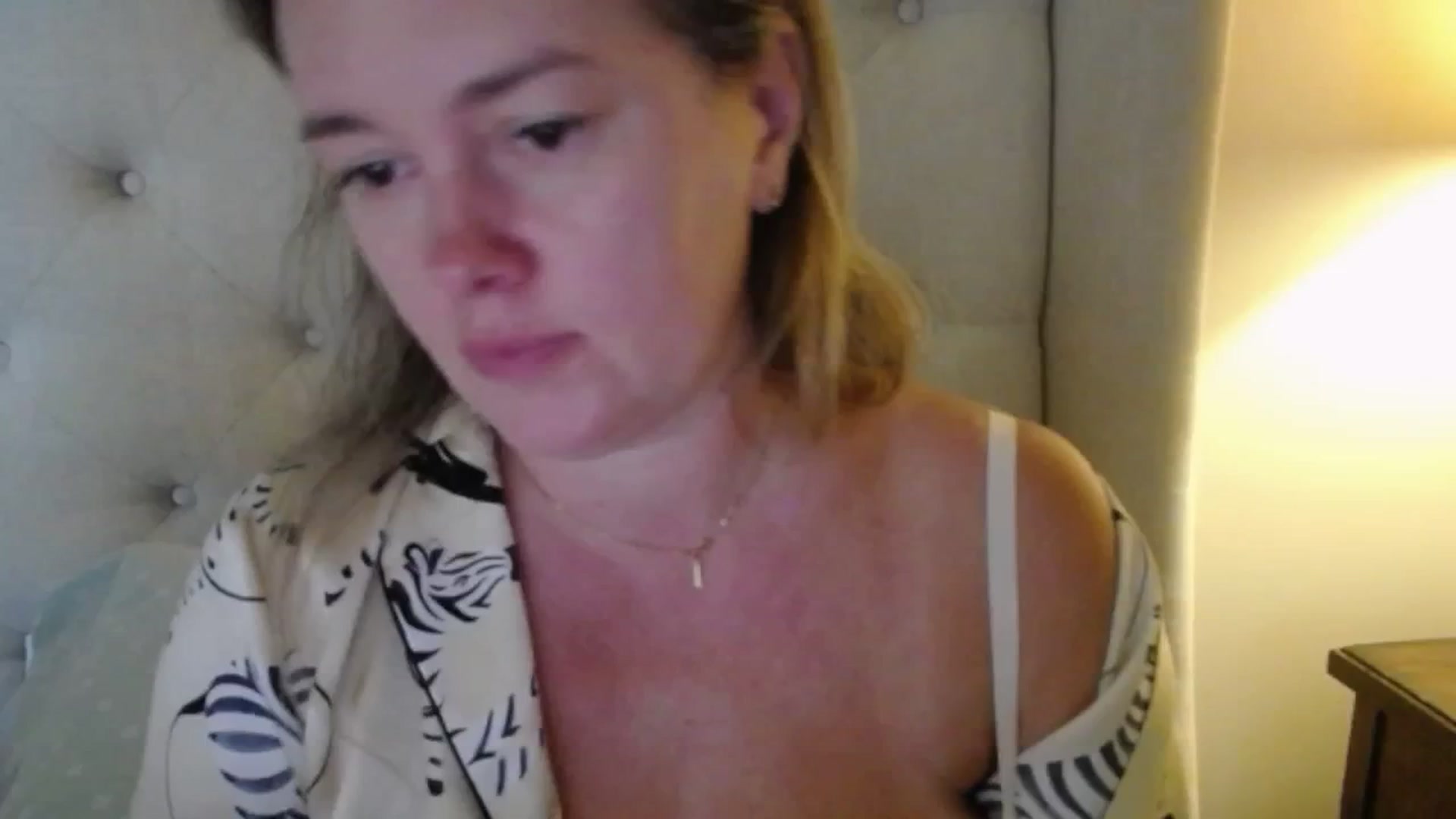 J0llye video thumbnail