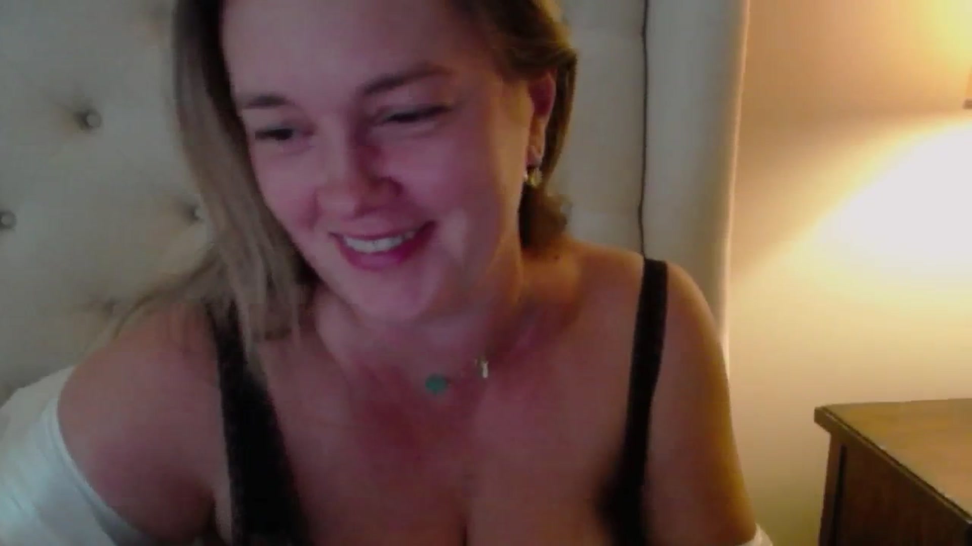 J0llye video thumbnail