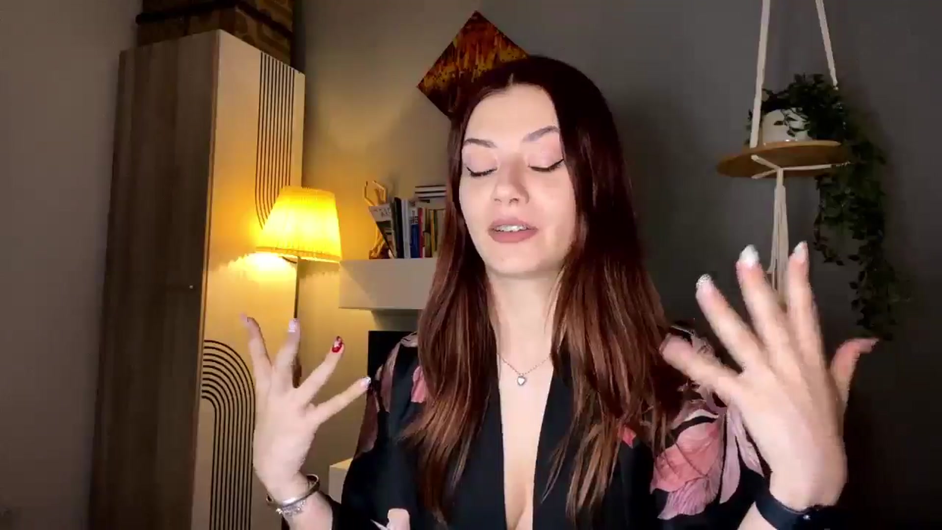 RiriBee video thumbnail