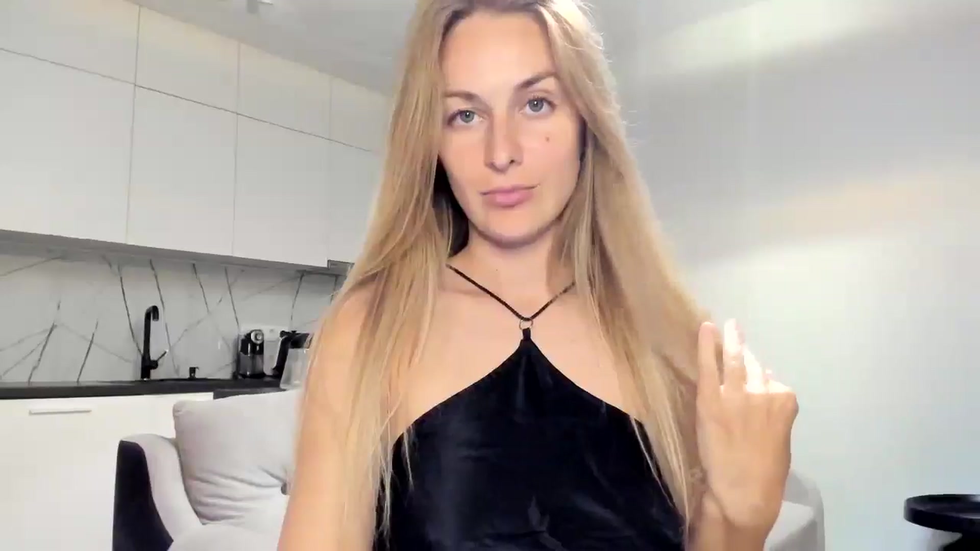 regular_girl video thumbnail