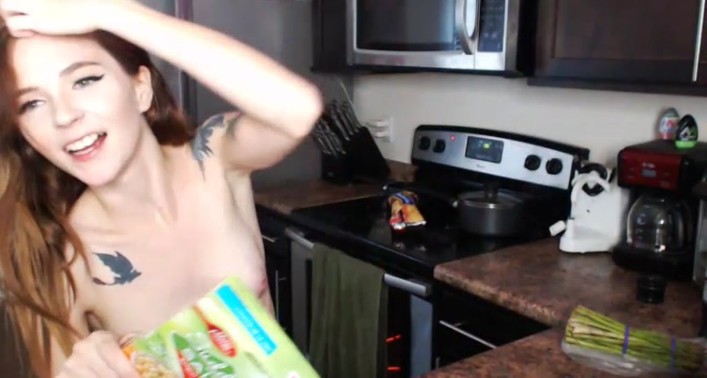 LaraLou video thumbnail