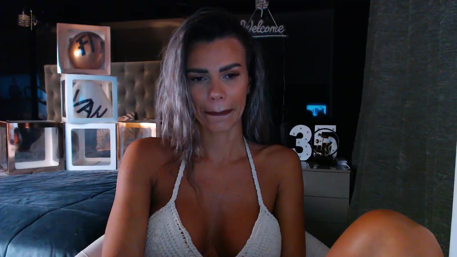 D_y_y video thumbnail