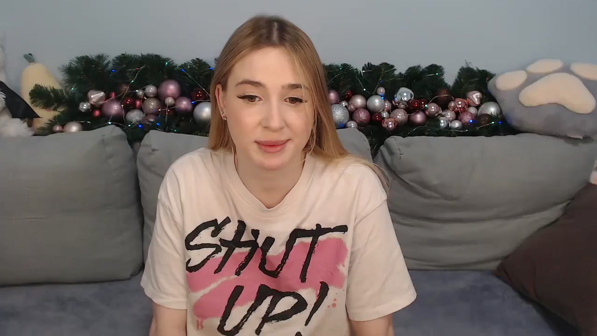 SabrinaViolet's live show on 12/24/2023 at MyFreeCams