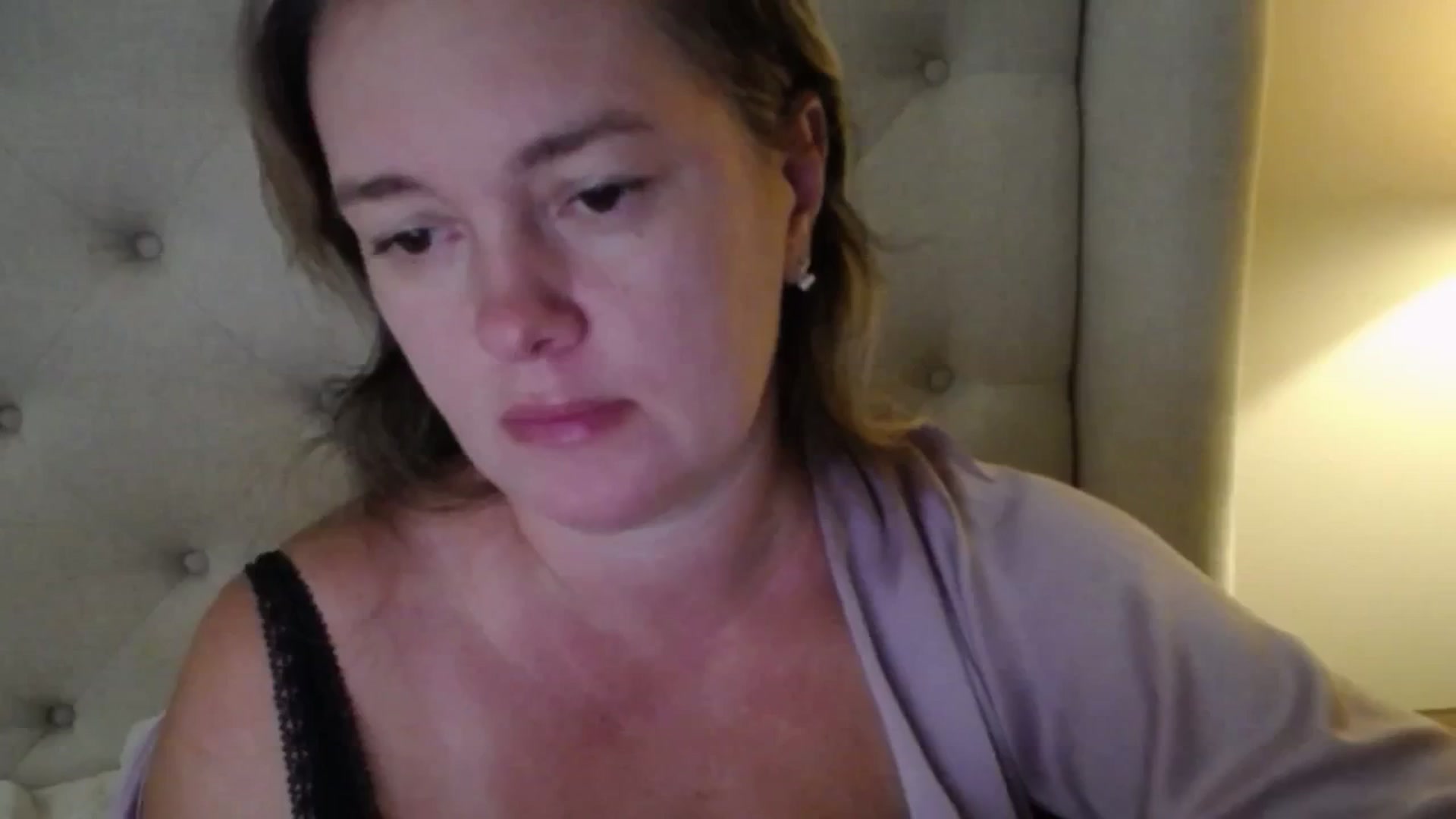 J0llye video thumbnail