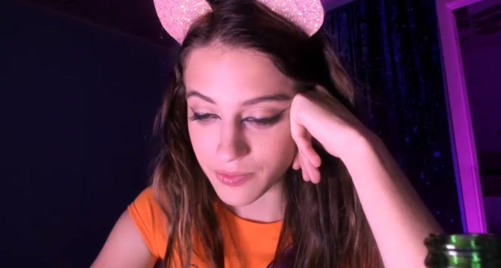 NaomiDee video thumbnail