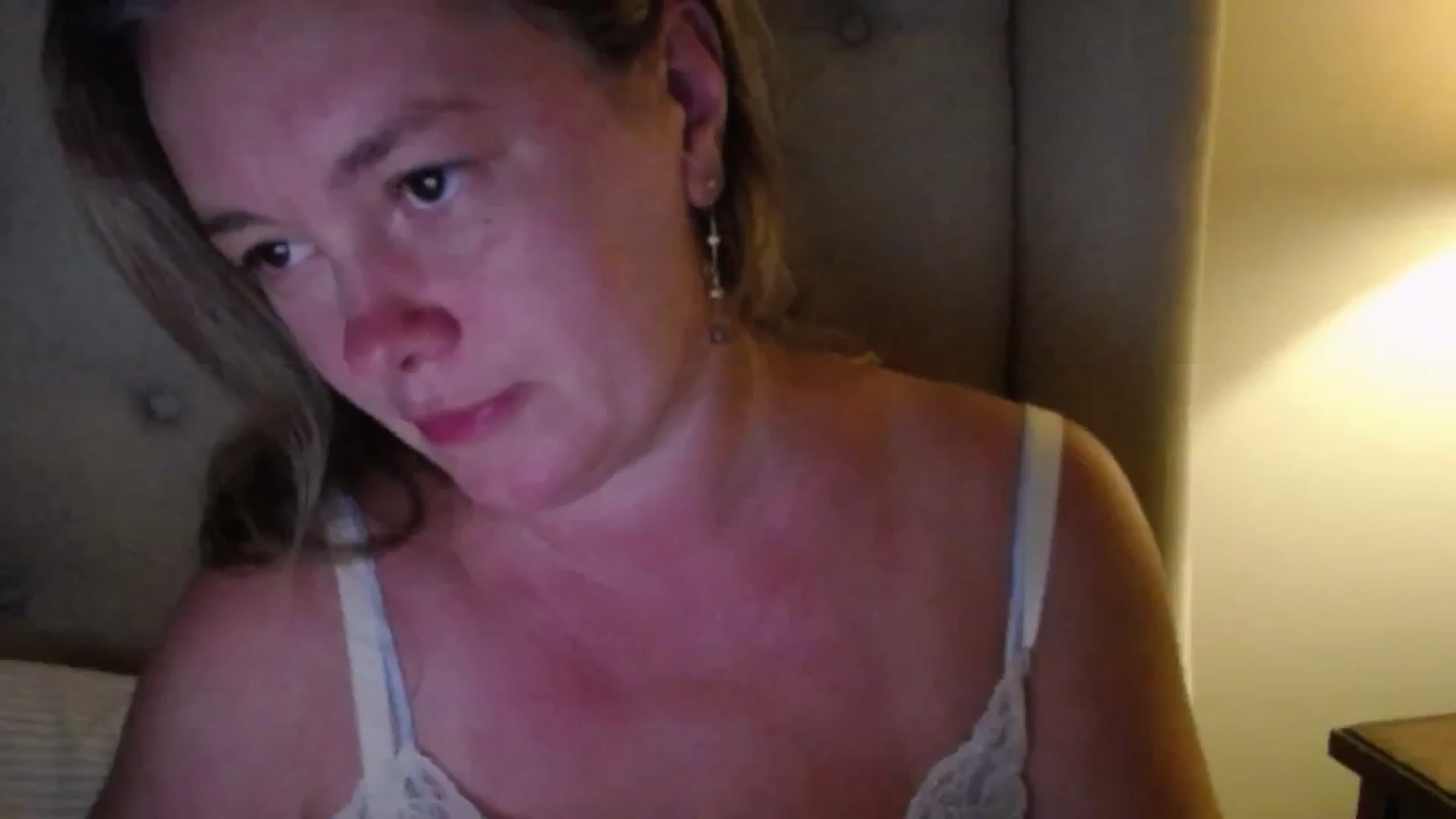 J0llye video thumbnail
