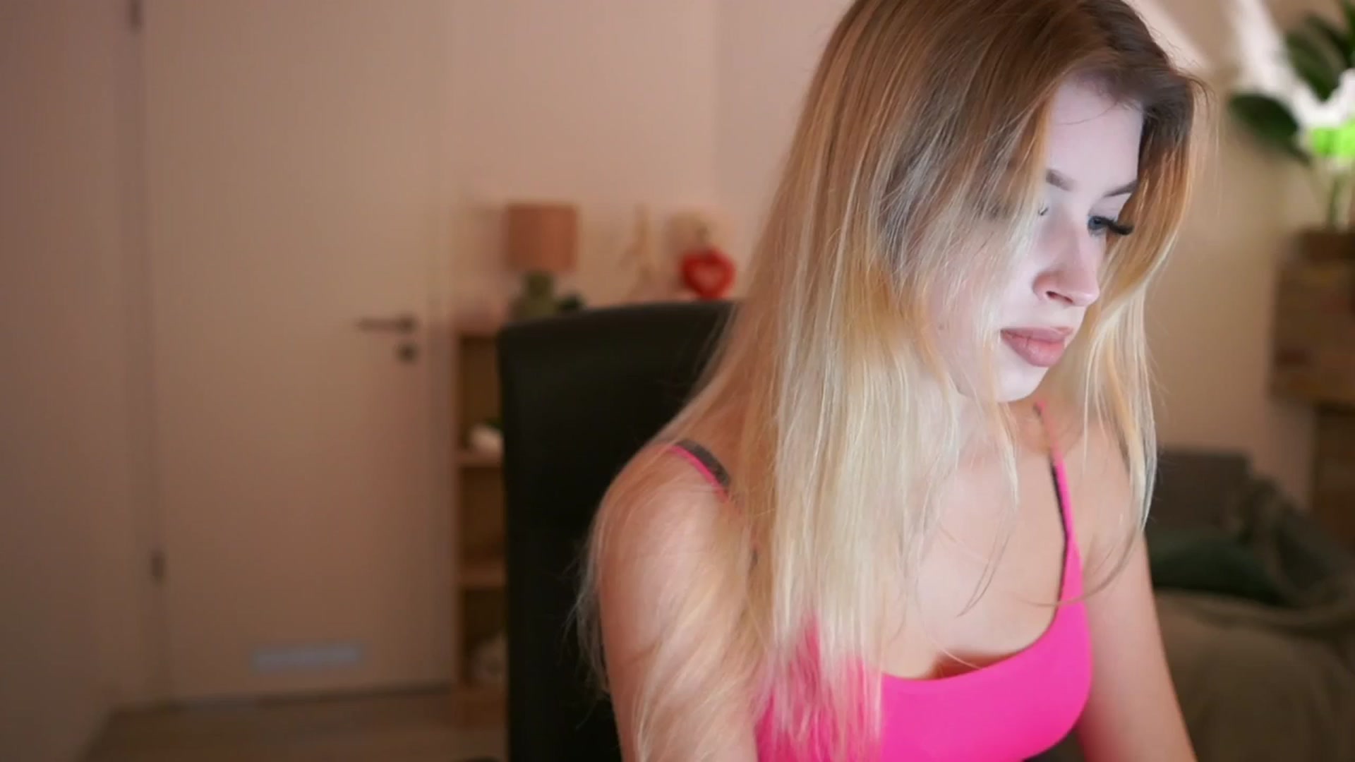Peachyliana video thumbnail