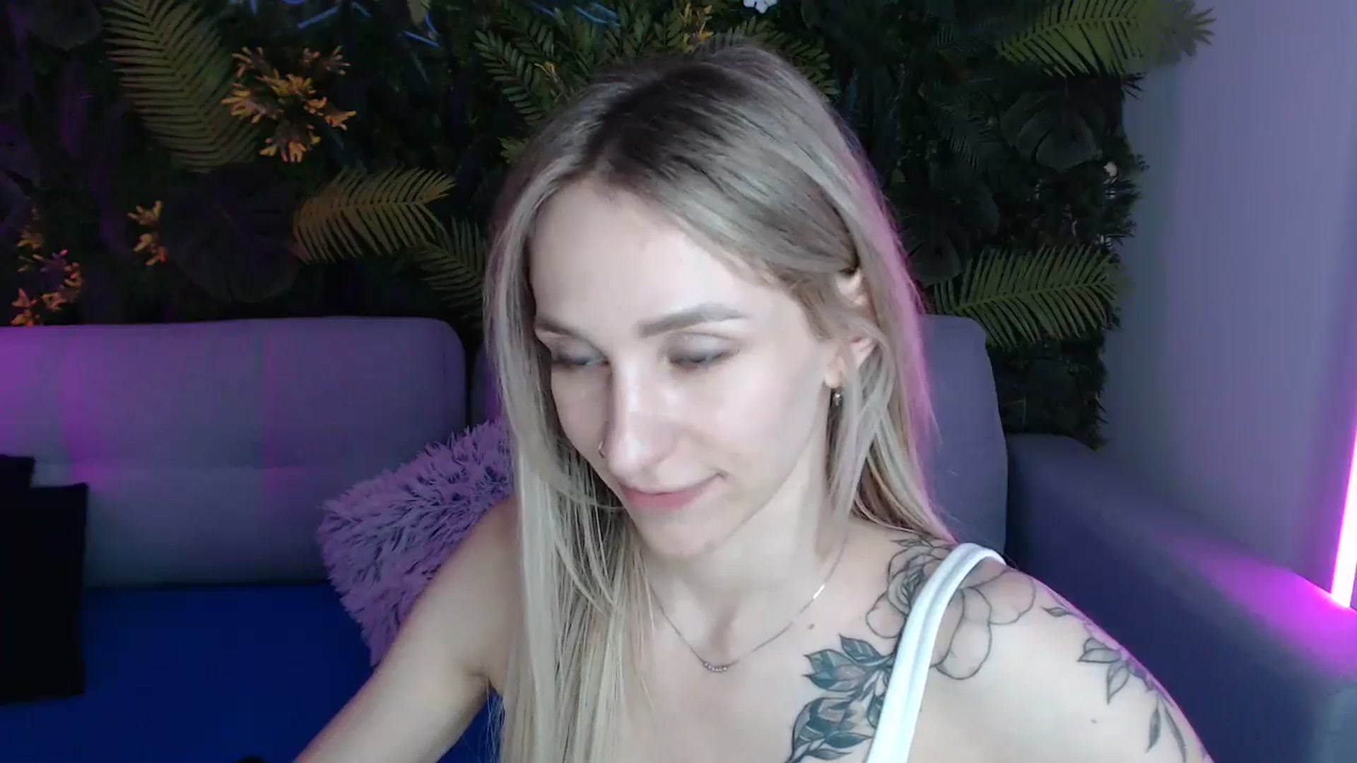 Horny_Blond video thumbnail