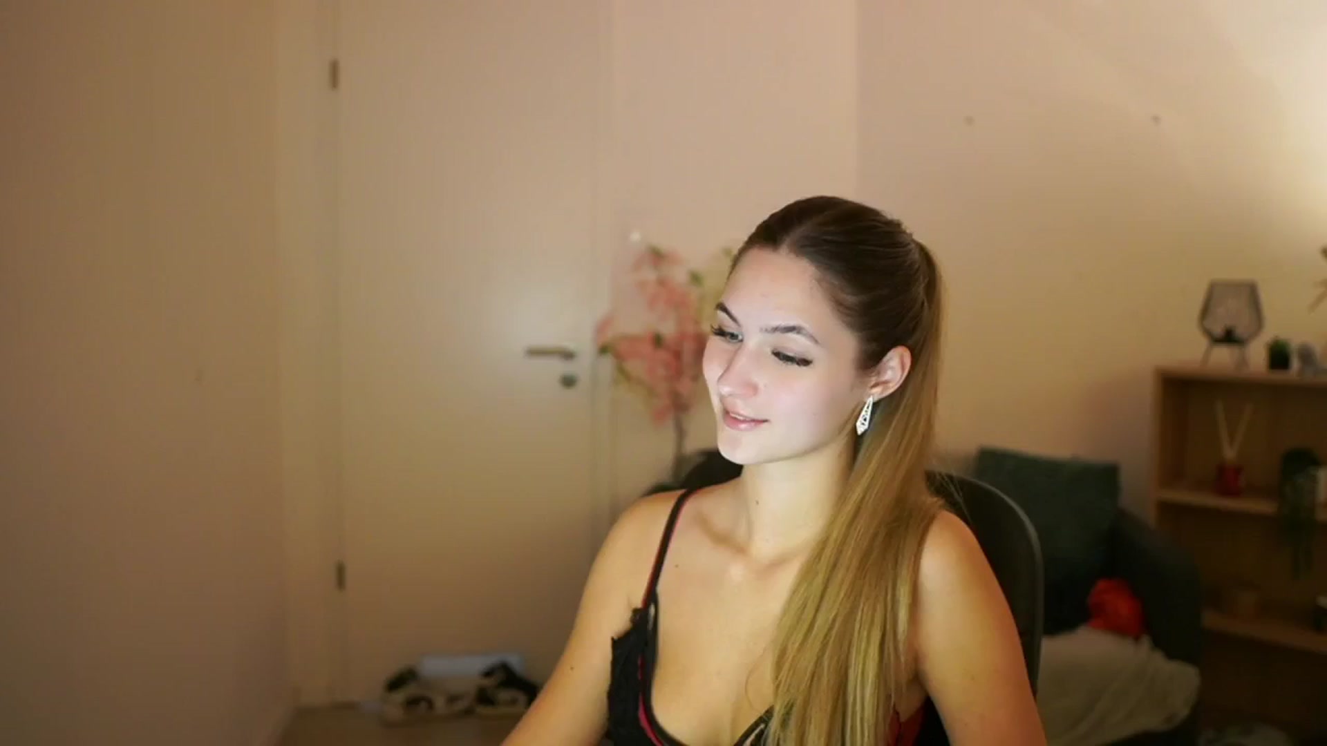 CuteGirl_18 video thumbnail