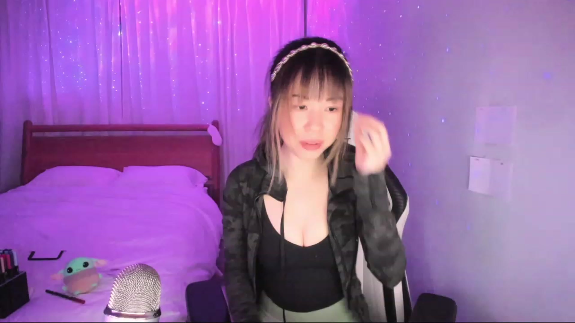 daisiee video thumbnail