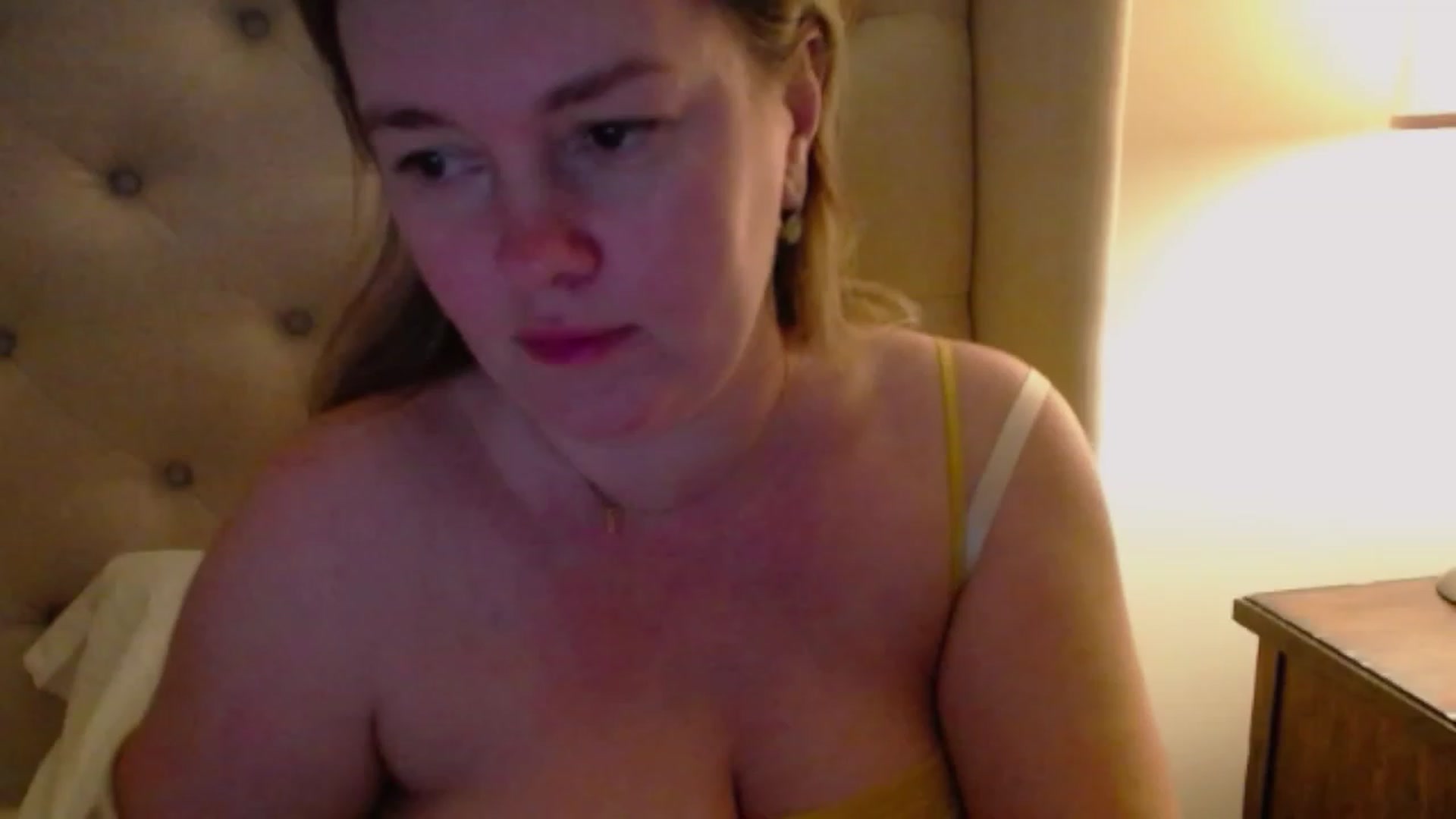 J0llye video thumbnail