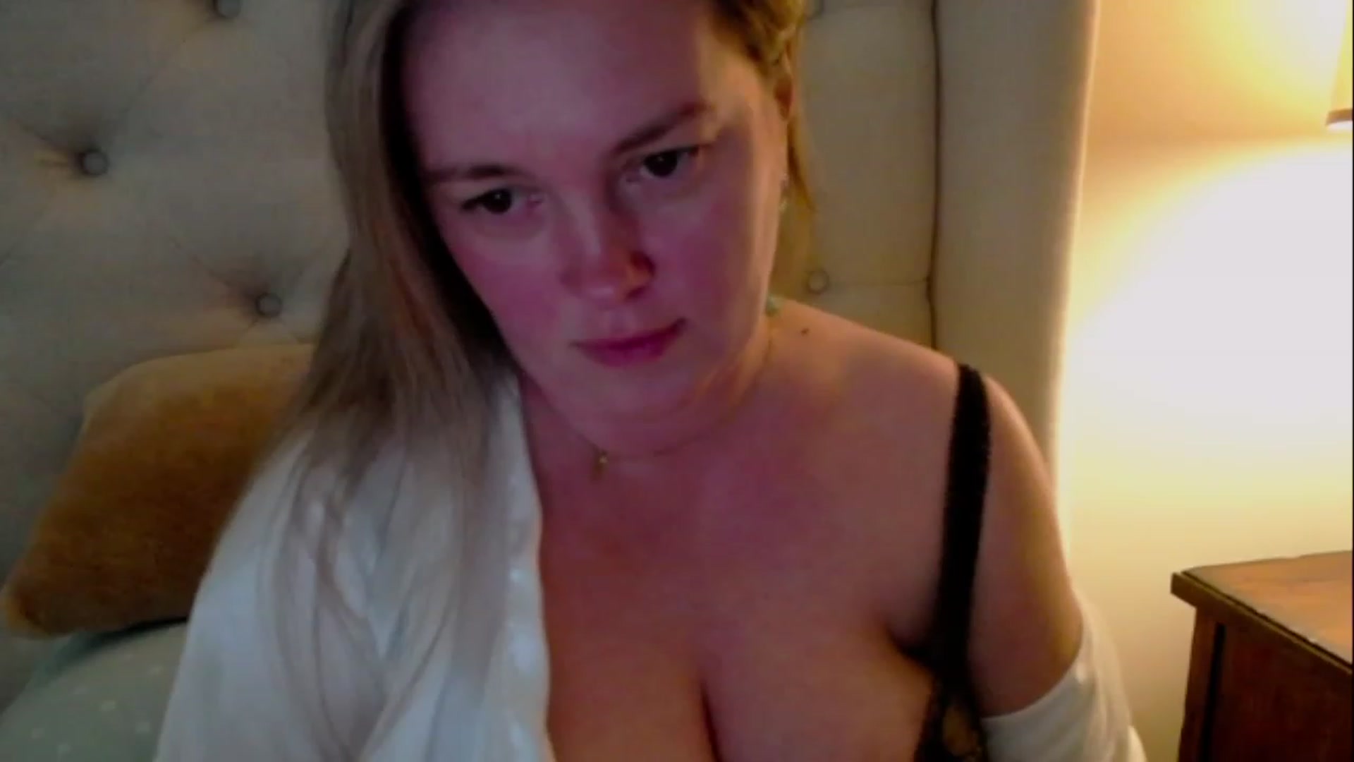 J0llye video thumbnail