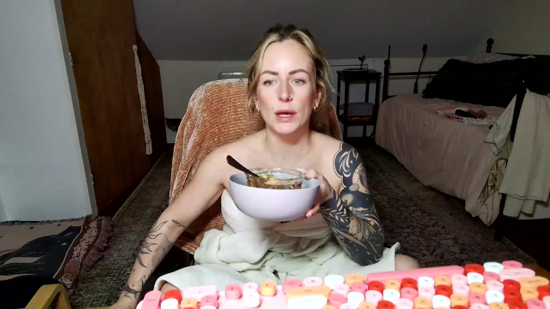 Lena_bee video thumbnail