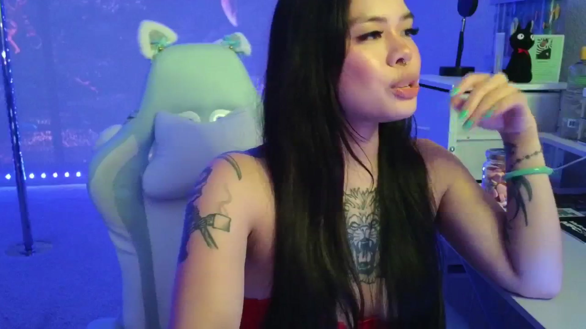 dolllface video thumbnail