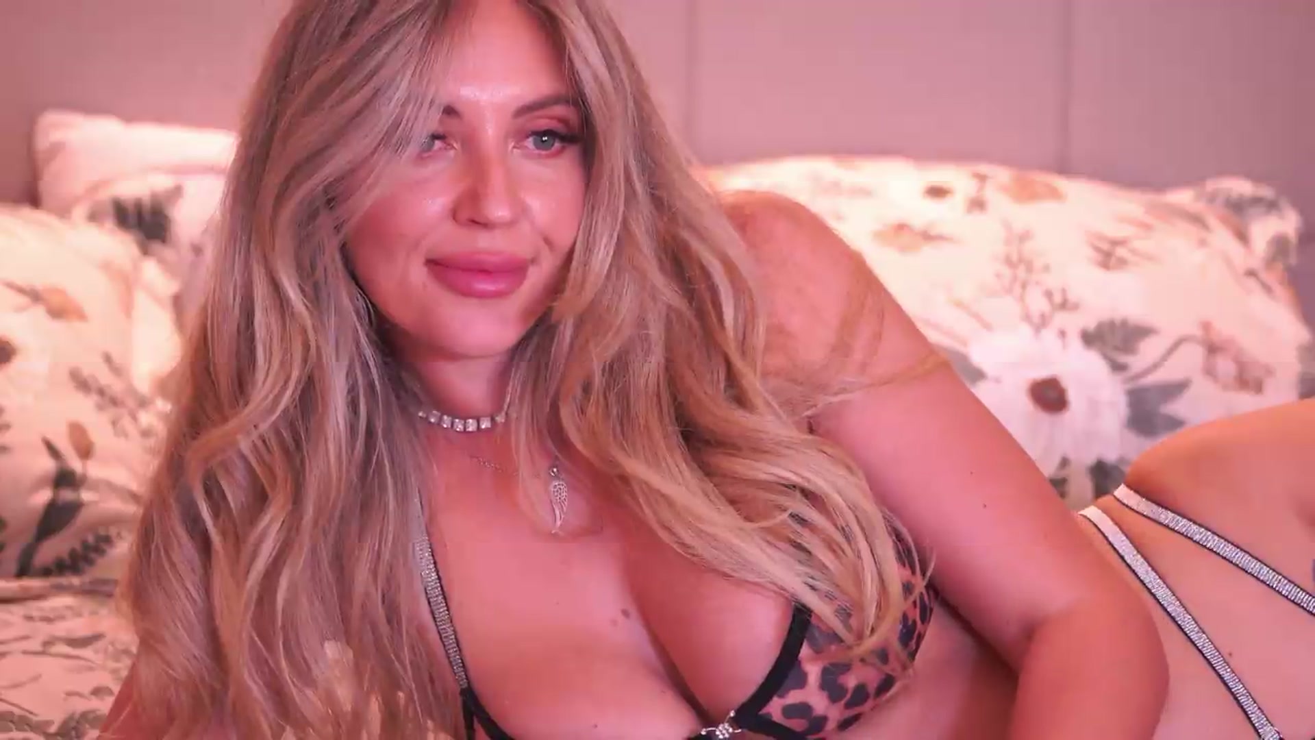 JoanneXOXO video thumbnail