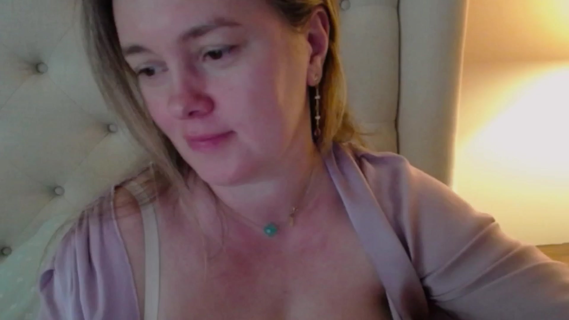 J0llye video thumbnail