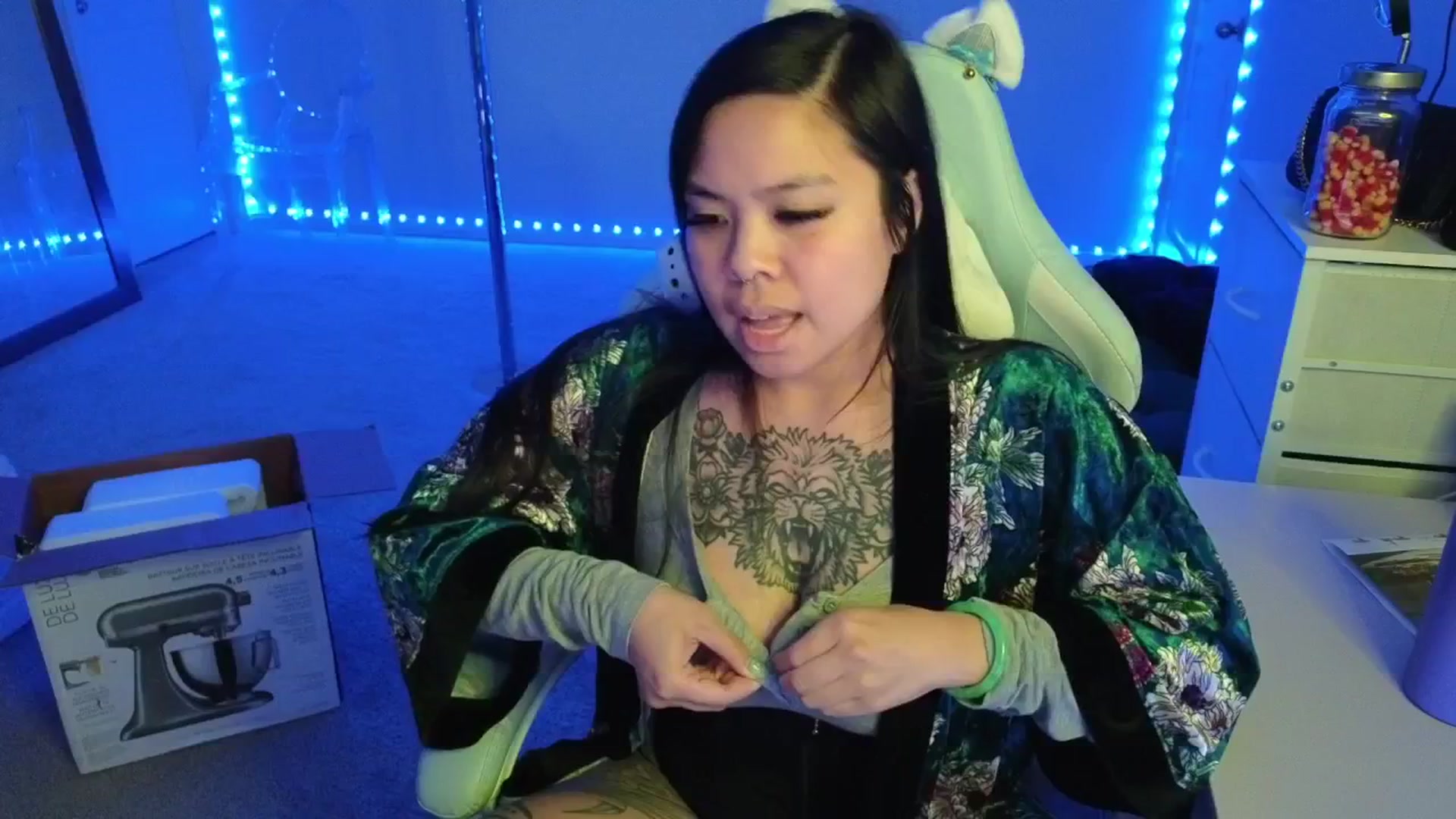 dolllface video thumbnail