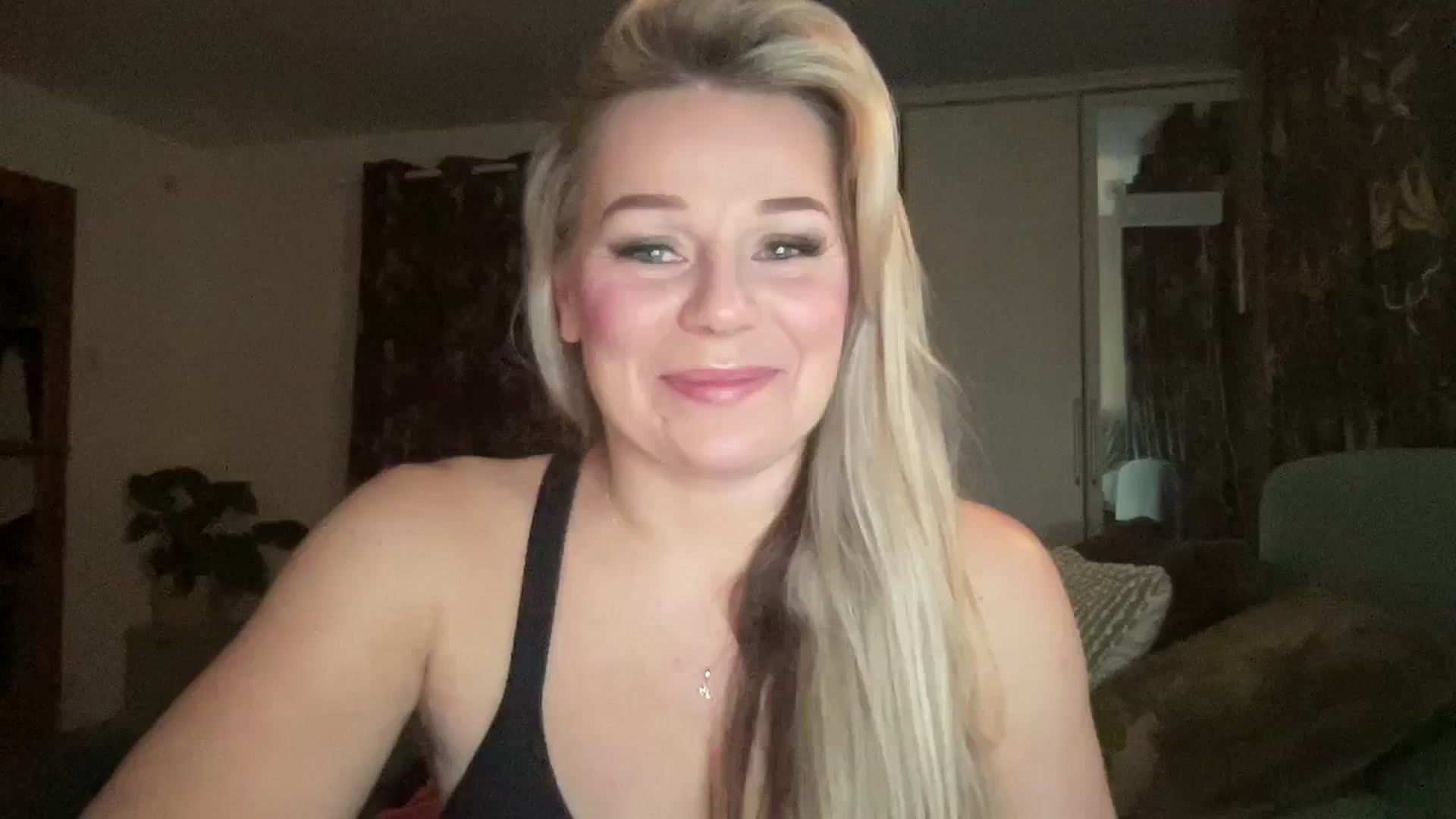 Little_L video thumbnail