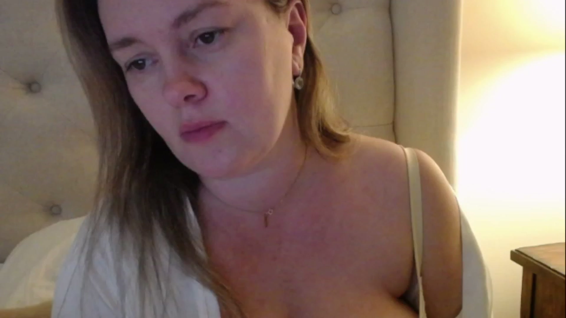 J0llye video thumbnail