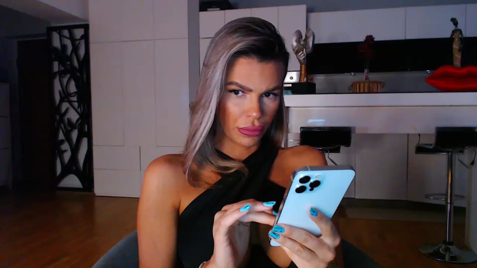 D_y_y video thumbnail