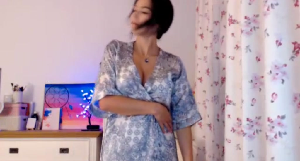 Ami_White video thumbnail
