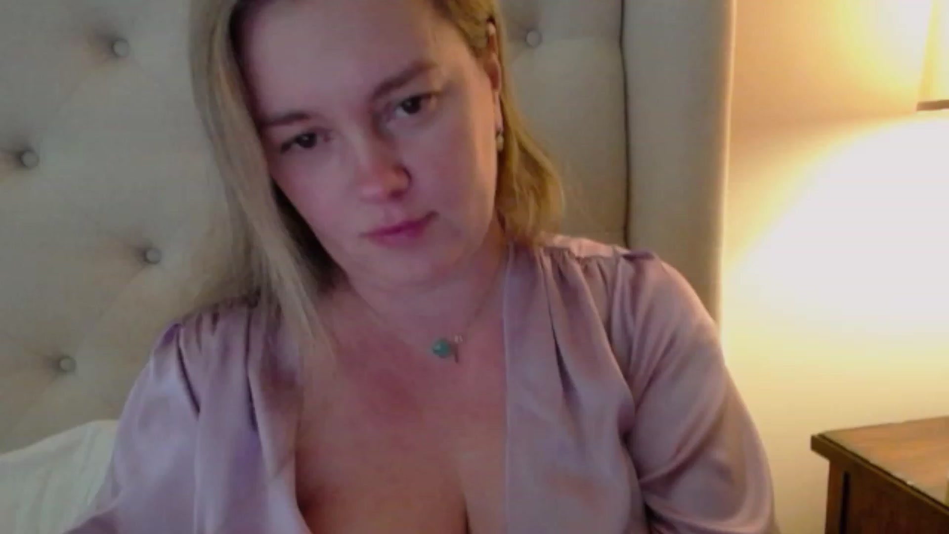 J0llye video thumbnail