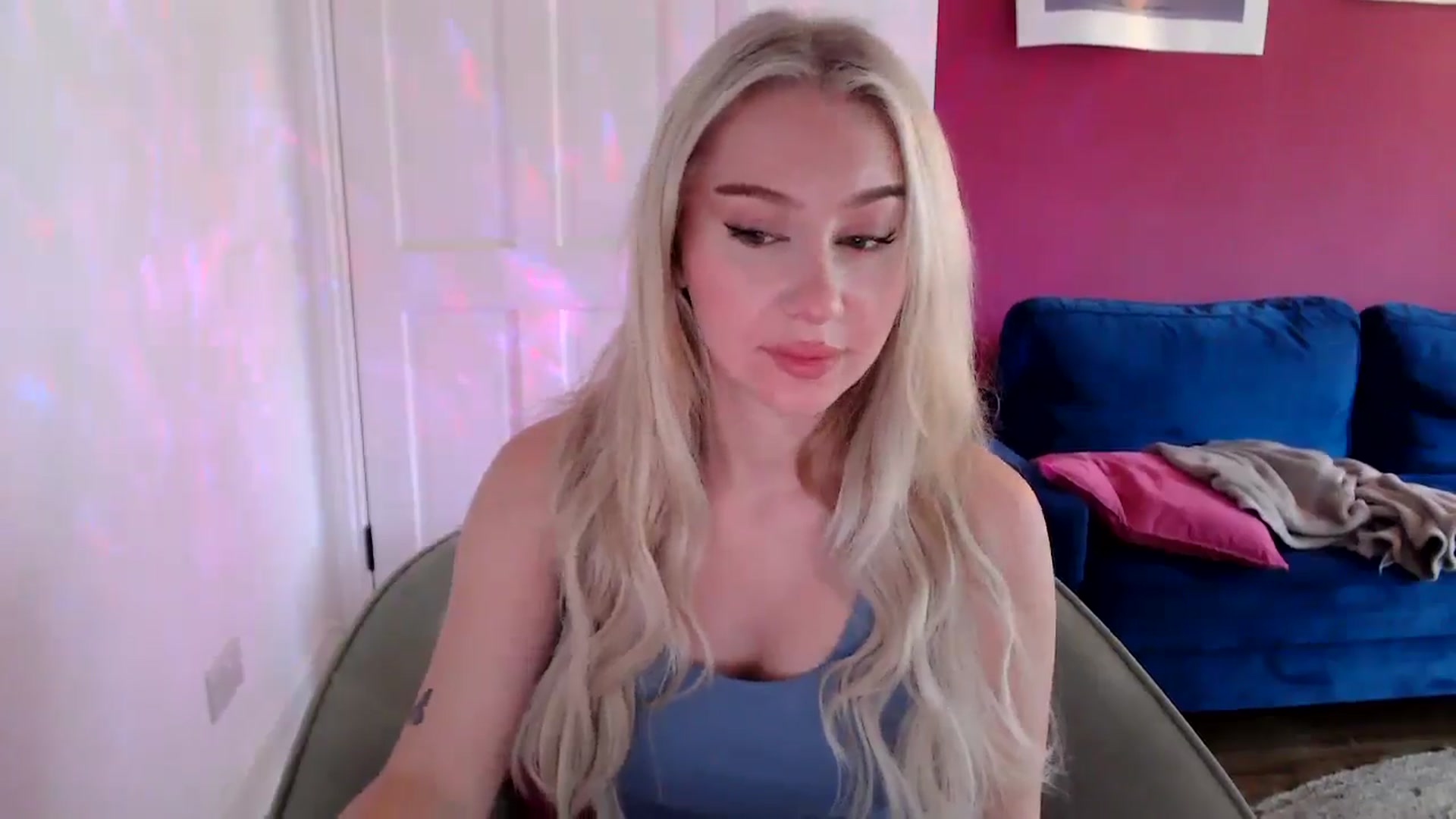 PetiteAvax video thumbnail