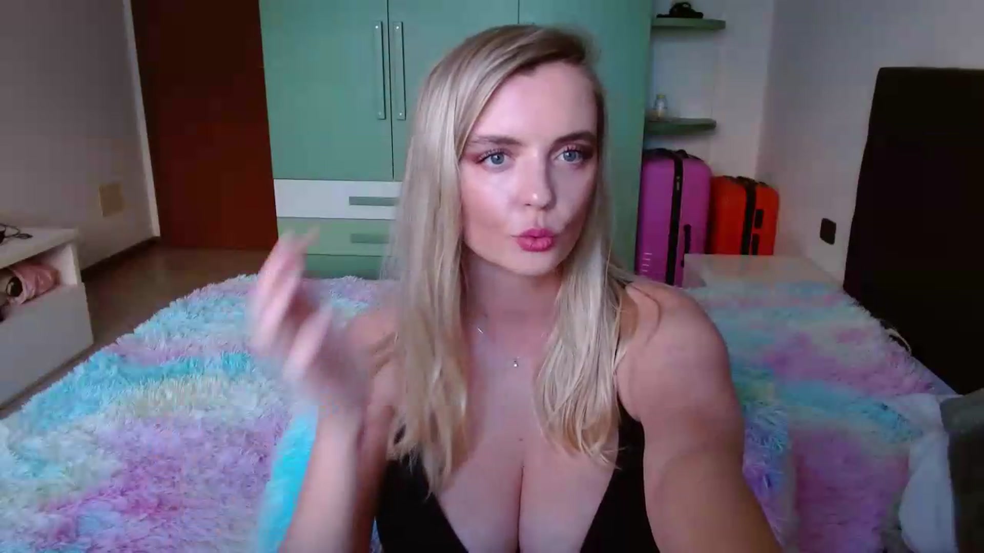 MissAura video thumbnail