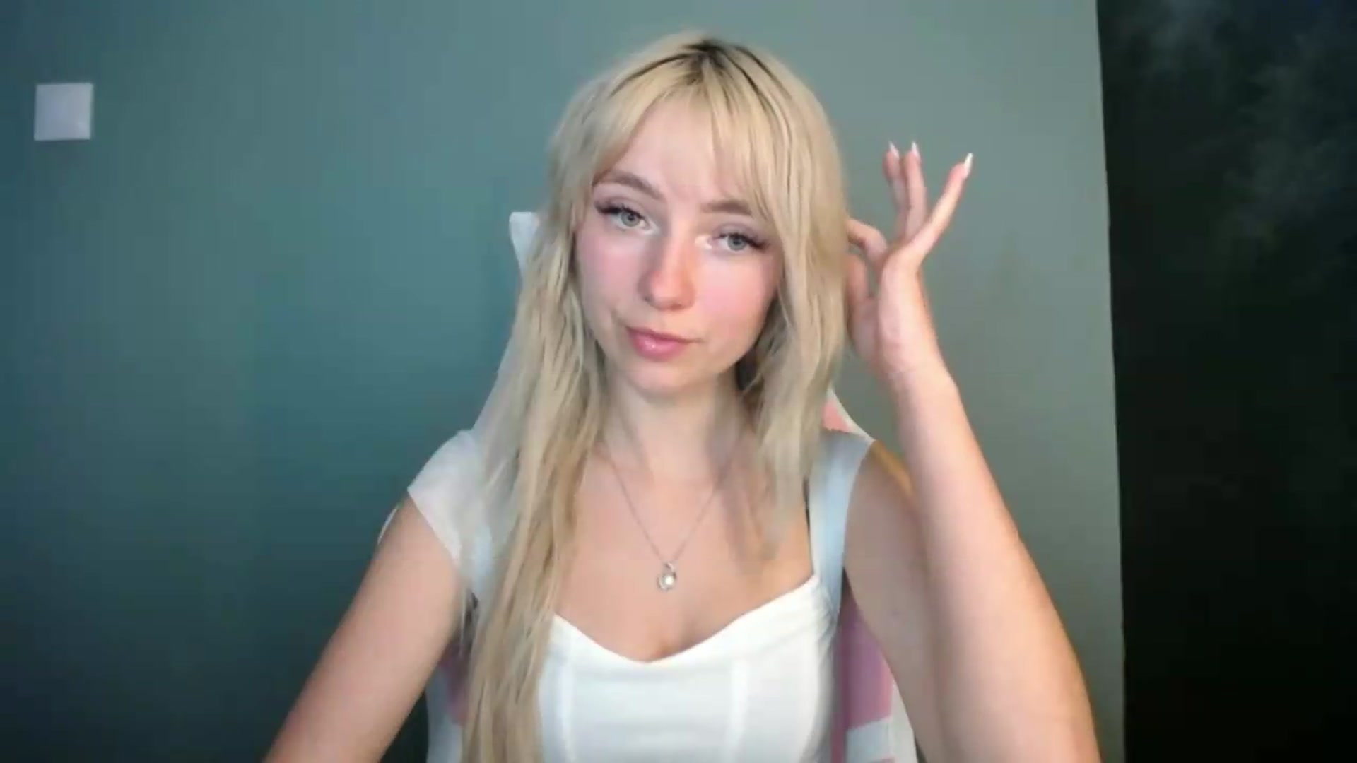 LuciaAmazing video thumbnail