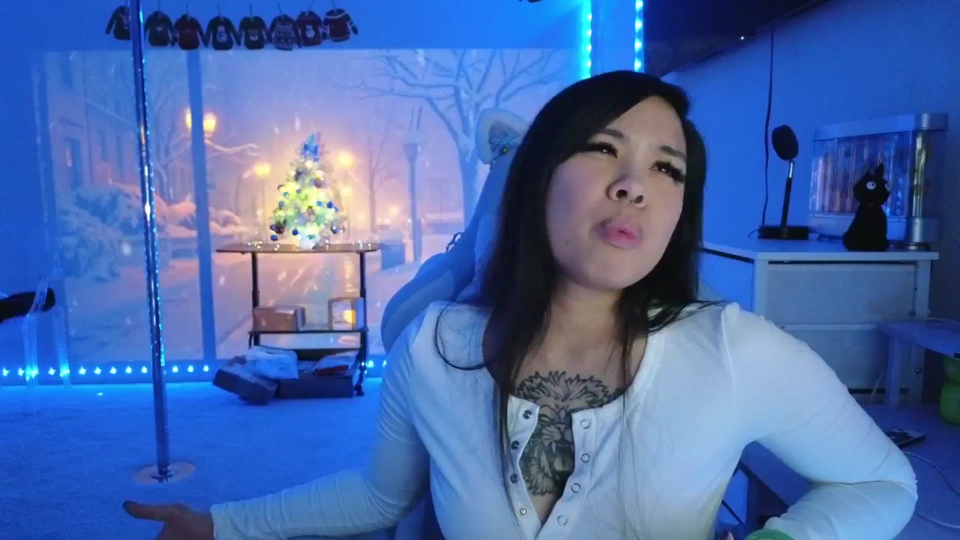 dolllface video thumbnail
