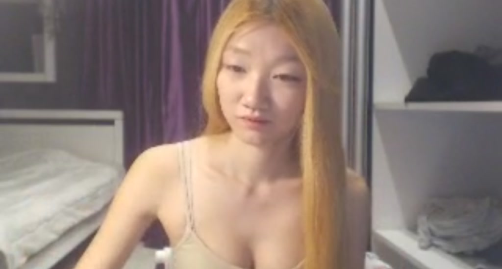 FoxyHyuna video thumbnail