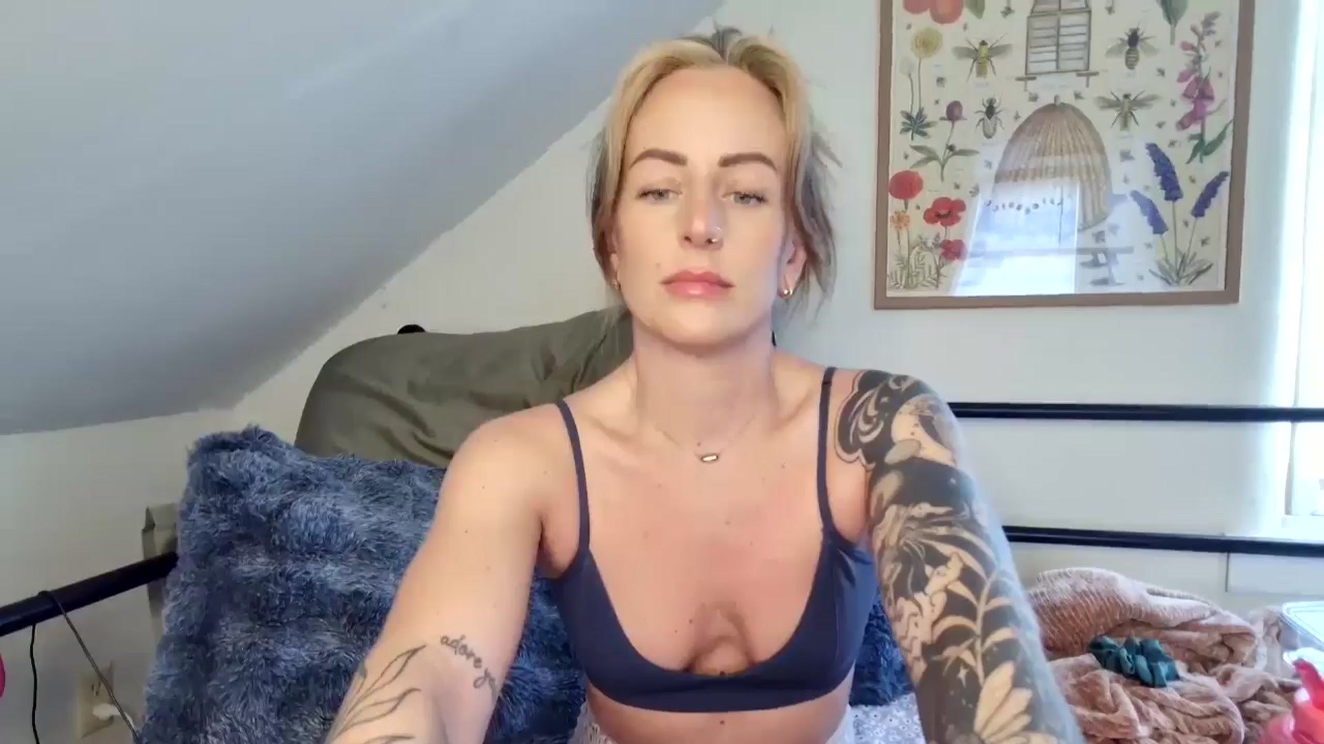 Lena_bee video thumbnail
