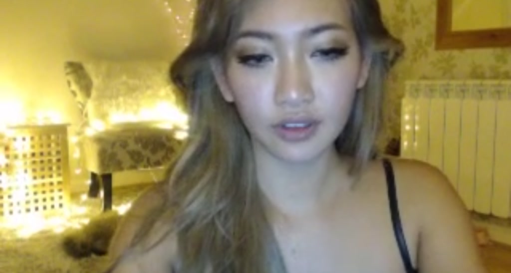 MissReinaT video thumbnail