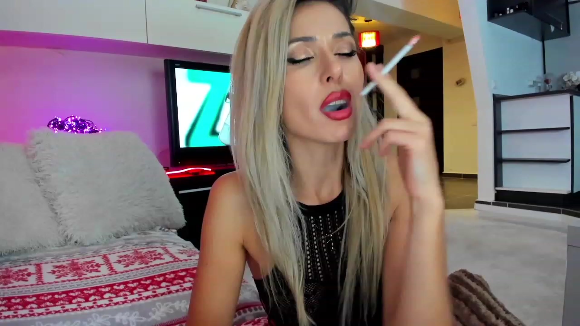 SmileyTinaa video thumbnail